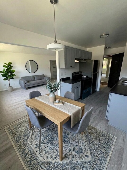 595 Wagner Dr, Unit 13 in Battle Creek, MI - Building Photo