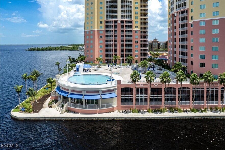 2743 First St, Unit 2303 in Ft. Myers, FL - Foto de edificio