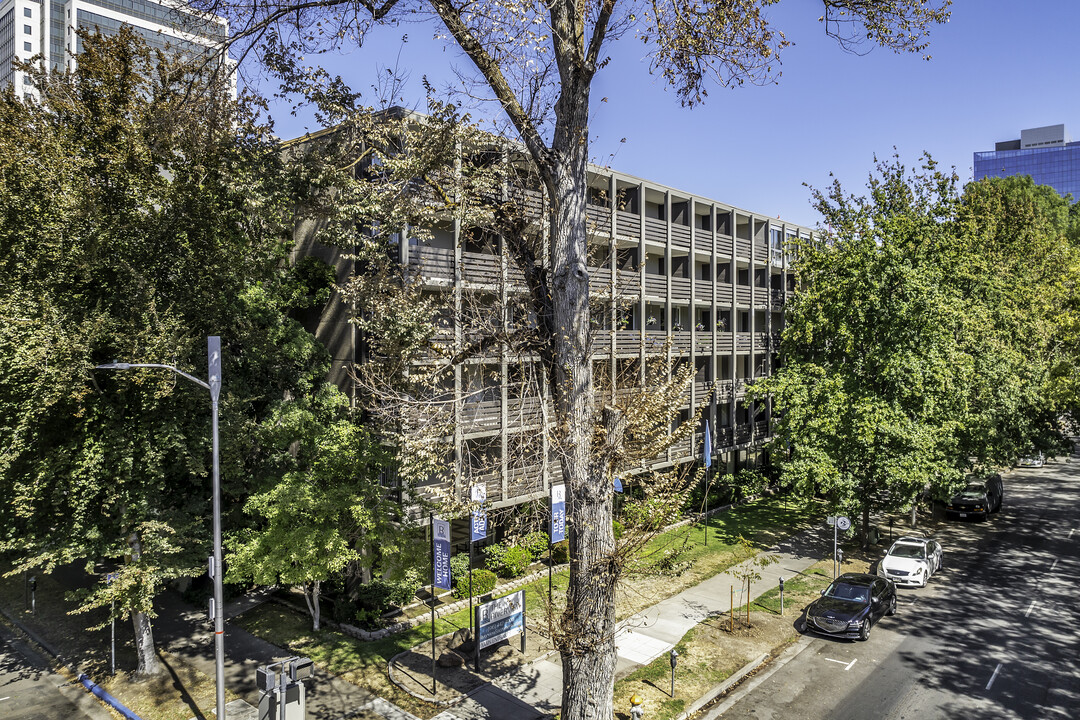 The Riverview (55+) in Sacramento, CA - Foto de edificio