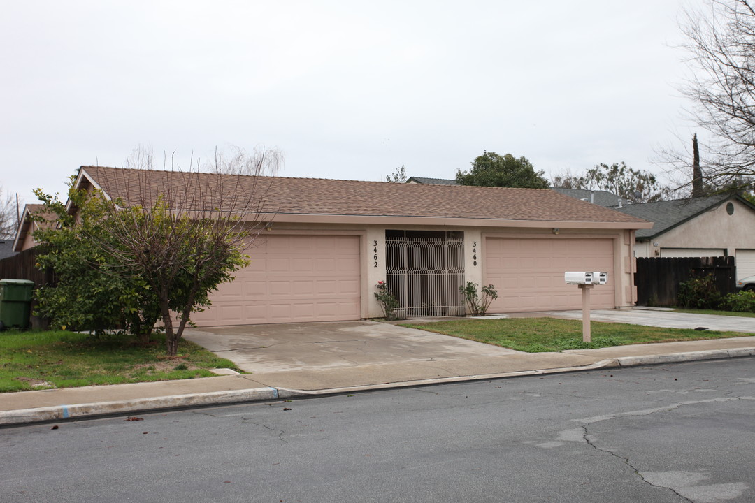 3460-3462 Roanoke Ct in Turlock, CA - Foto de edificio