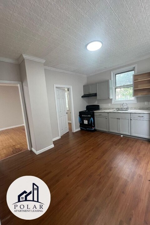 72 E 26th St in Bayonne, NJ - Building Photo