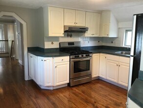98 North St-Unit -2 in Medfield, MA - Building Photo - Building Photo