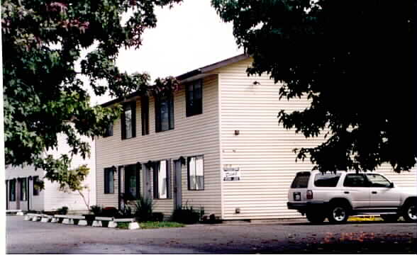 1022 Cedar Ave in Marysville, WA - Foto de edificio