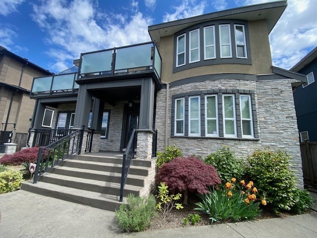 4176 Victoria Dr in Vancouver, BC - Building Photo