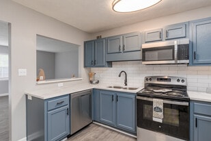 Vineyards of Flat Shoals in Atlanta, GA - Building Photo