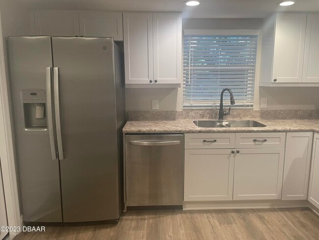 261 Manhattan Way in Port Orange, FL - Building Photo - Building Photo