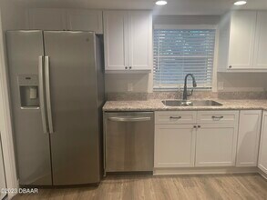 261 Manhattan Way in Port Orange, FL - Building Photo - Building Photo