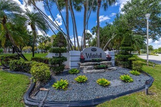 1524 Whitehall Dr in Davie, FL - Building Photo - Building Photo