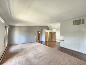 Chapelwood III Apartments in Sioux Falls, SD - Foto de edificio - Building Photo