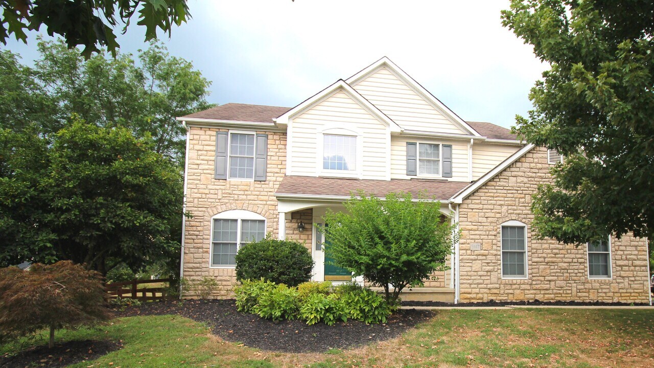5147 St Laurent Dr in Powell, OH - Building Photo