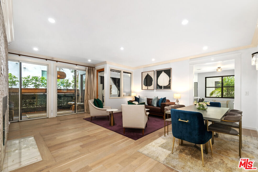 621 S Barrington Ave in Los Angeles, CA - Building Photo