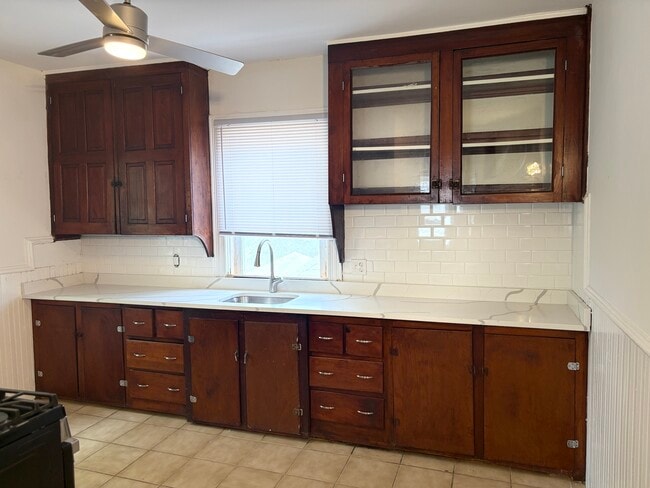 71 Ayrault St, Unit 3 in Providence, RI - Foto de edificio - Building Photo