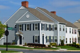 Courts at Wetherburn Commons in Lancaster, PA - Building Photo