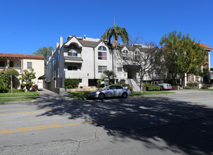 Camarillo Court Apartments in North Hollywood, CA - Building Photo - Building Photo