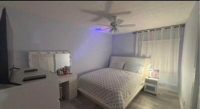 8604 Wayfield Ct in Louisville, KY - Building Photo - Building Photo