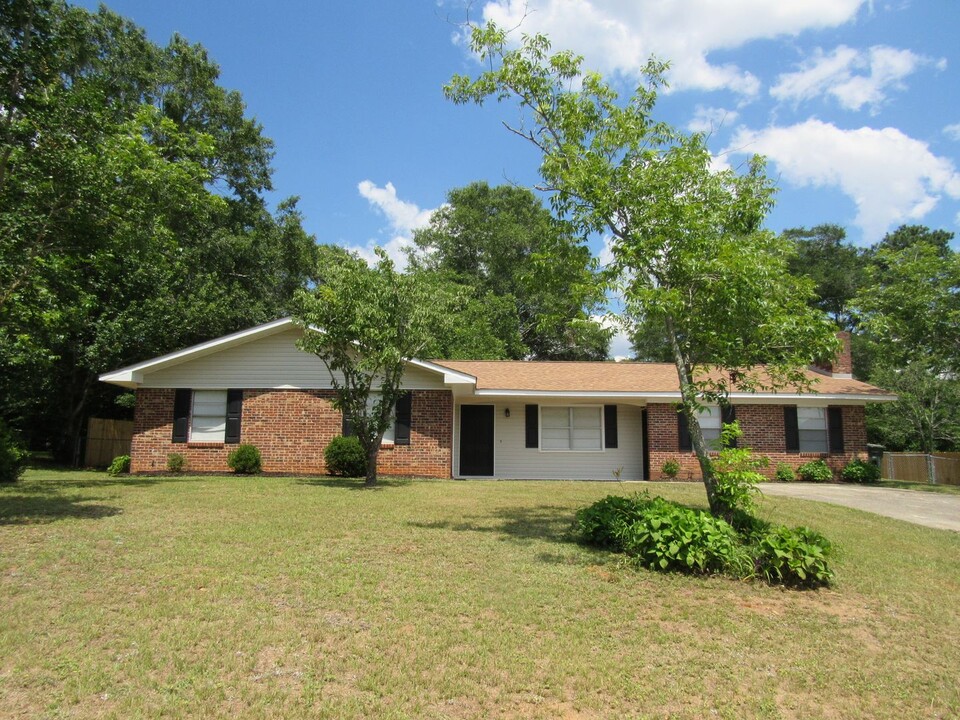 302 Briarhill Rd in Enterprise, AL - Building Photo