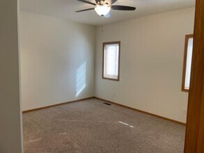 611 S Cherry Ln in Holmen, WI - Building Photo - Building Photo