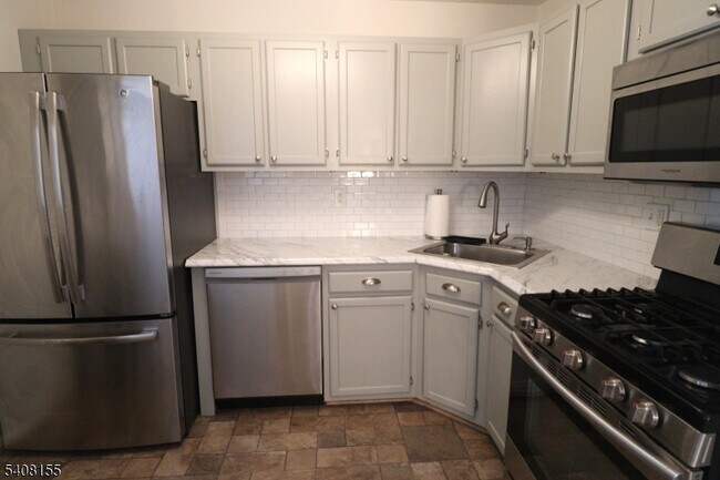 11 Brookside Ln in Mount Arlington, NJ - Building Photo - Building Photo