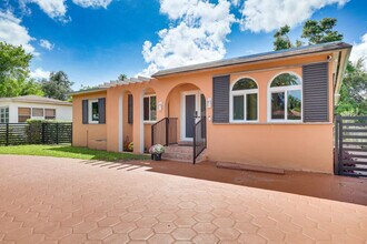 2934 NW 66th St in Miami, FL - Building Photo - Building Photo