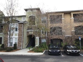 10106 Courtney Oaks Cir in Tampa, FL - Building Photo