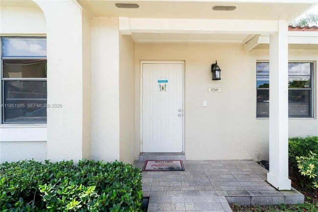 17249 NW 60th Ct in Hialeah, FL - Foto de edificio - Building Photo