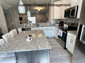 11806 Emery Oaks Ln in Champlin, MN - Building Photo - Building Photo