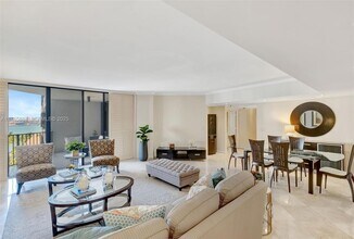 520 Brickell Key Dr in Miami, FL - Building Photo - Building Photo