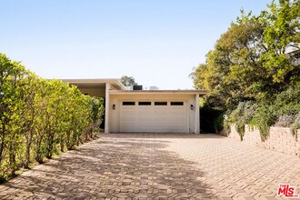 1845 Loma Vista Dr in Beverly Hills, CA - Building Photo - Building Photo