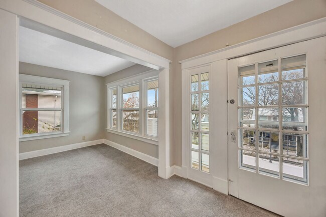 2243 Hannaford Ave, Unit 243 in Norwood, OH - Foto de edificio - Building Photo