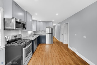 8935 S Euclid Ave in Chicago, IL - Building Photo - Building Photo