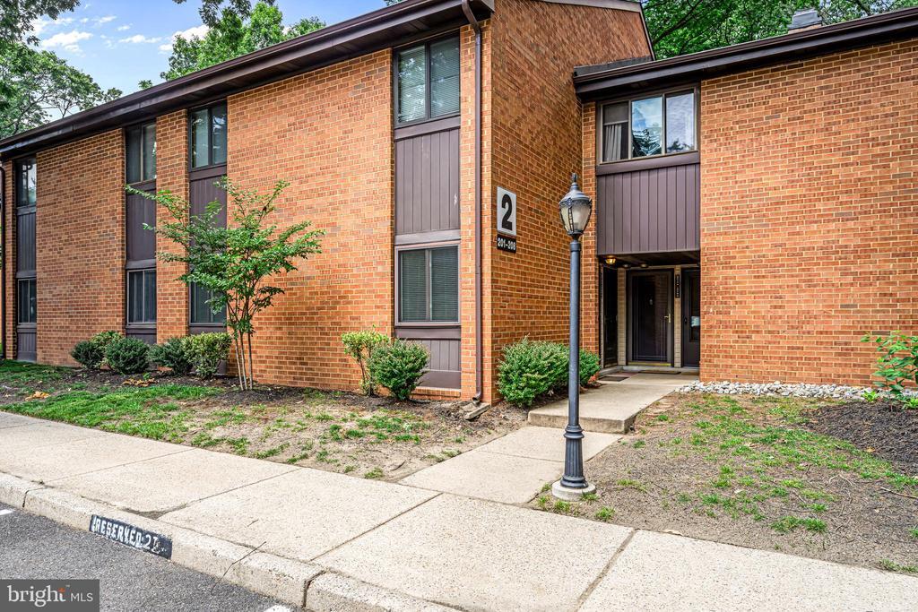 202A Kelly Cove in Mount Laurel, NJ - Building Photo