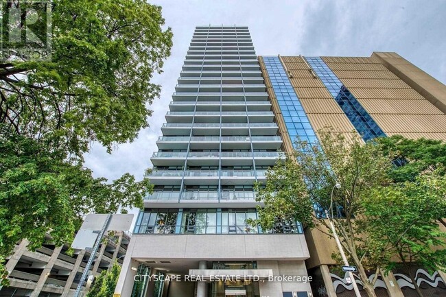 210 Simcoe St