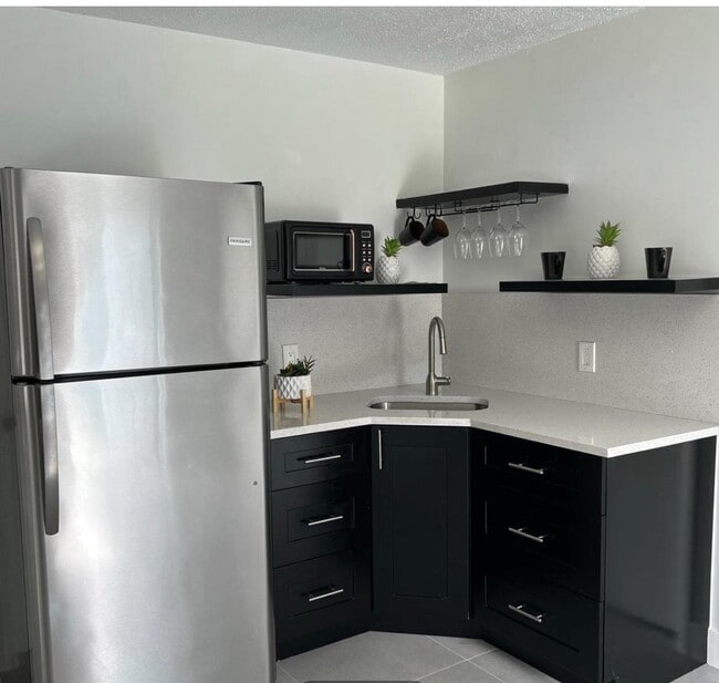 4791 Elmhurst Rd in West Palm Beach, FL - Building Photo - Building Photo