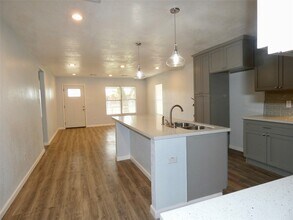 8215 Canyon St in Houston, TX - Building Photo - Building Photo