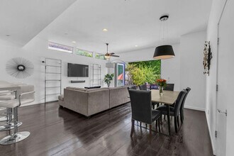 350 Goleta Way in Palm Springs, CA - Building Photo - Building Photo