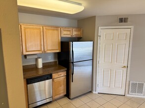 8673 E Dry Creek Rd in Centennial, CO - Foto de edificio - Building Photo