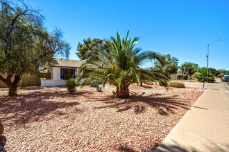 5229 E Winchcomb Dr in Scottsdale, AZ - Building Photo - Building Photo