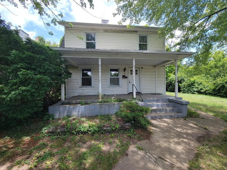715 W Fairview Ave in Dayton, OH - Building Photo