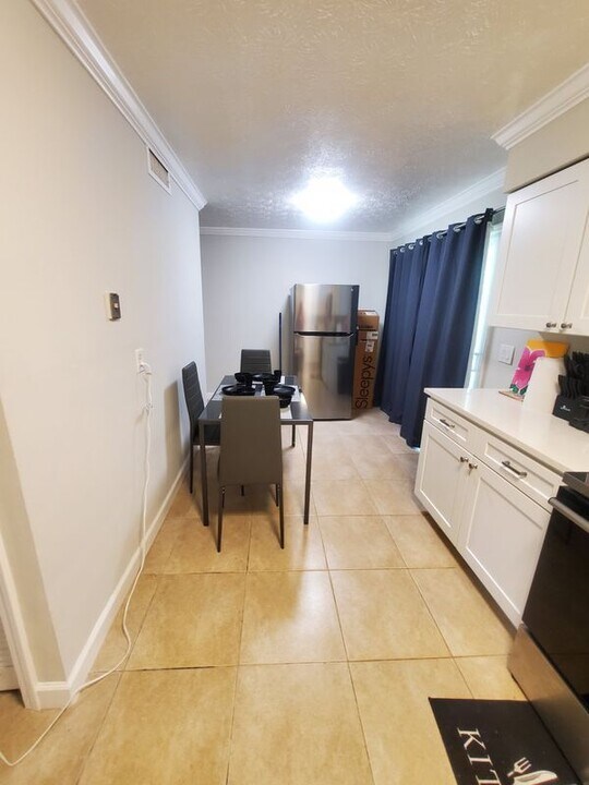 1753 Powhattan St in Jacksonville, FL - Building Photo