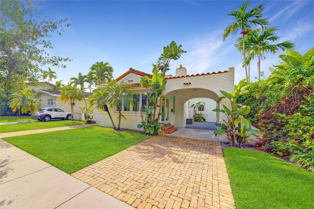1212 Medina Ave in Coral Gables, FL - Building Photo