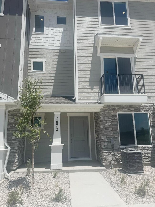 property at 1872 E Thunder Ln