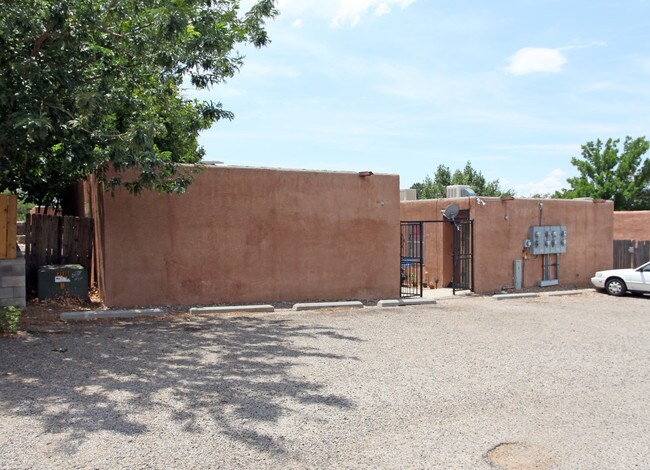 12353 Mountain Rd NE in Albuquerque, NM - Building Photo - Building Photo