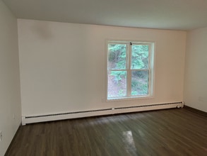 498 Marlboro Rd, Unit S35 in Brattleboro, VT - Foto de edificio - Building Photo