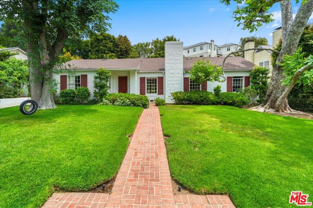146 N Gunston Dr in Los Angeles, CA - Building Photo