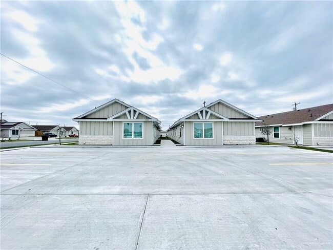 property at 2207 Northridge Ave