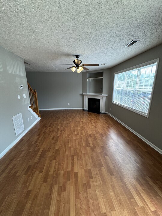 2345 Vineyard Dr in Winterville, NC - Building Photo