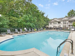 Millpond at Franklin Lakes in Franklin Lakes, NJ - Foto de edificio - Building Photo