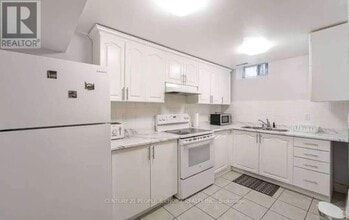 57 Aldersgate Dr in Brampton, ON - Building Photo - Building Photo