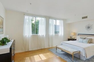 1222 S Westgate Ave in Los Angeles, CA - Building Photo - Building Photo