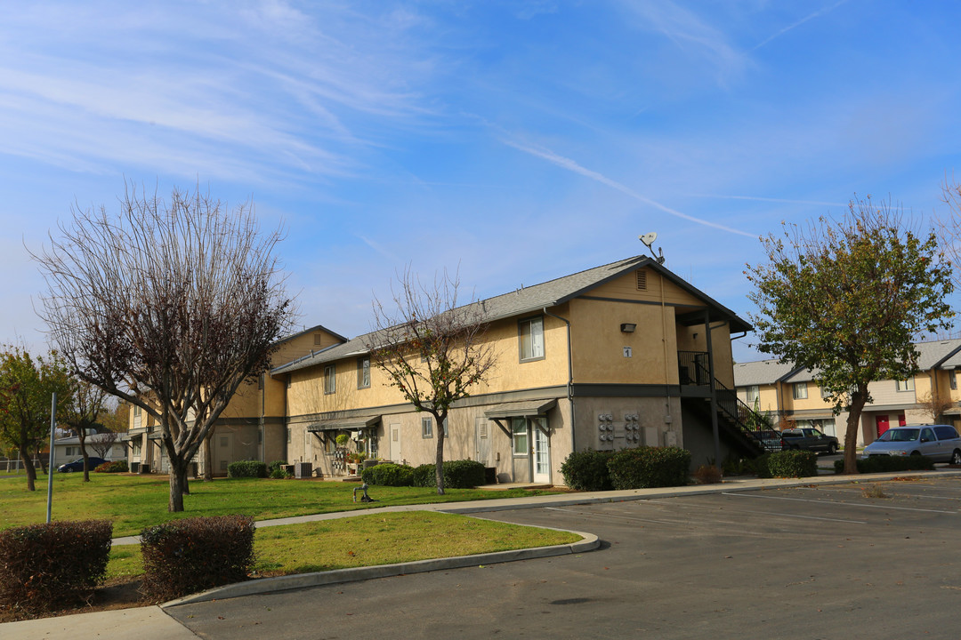 Deleno Gardens in Delano, CA - Building Photo